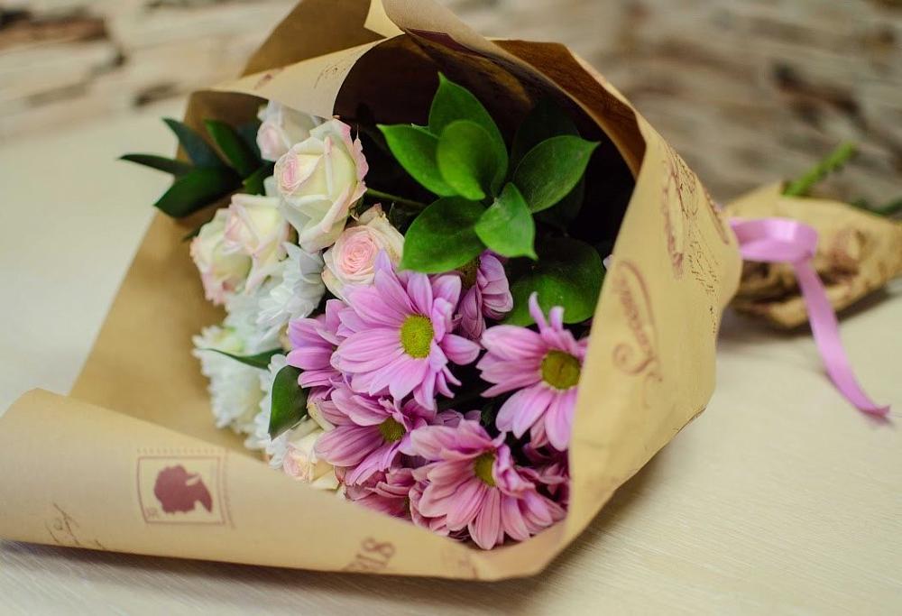 Букет цветов из: Розы и Хризантемы в Кирсе