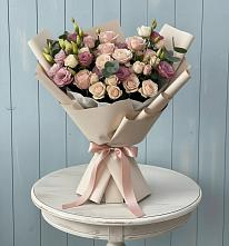 Букет цветов из:  Розы и Лизиантусы в Кирсе