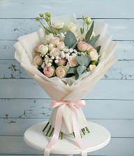 Букет цветов из:  Розы и Лизиантусы в Кирсе