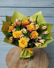 Букет цветов из:  Альстромерии и Розы в Кирсе