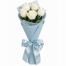 Букет 5 Белых роз Проуд в Кирсе