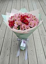 Букет цветов из:  Альстромерии в Кирсе