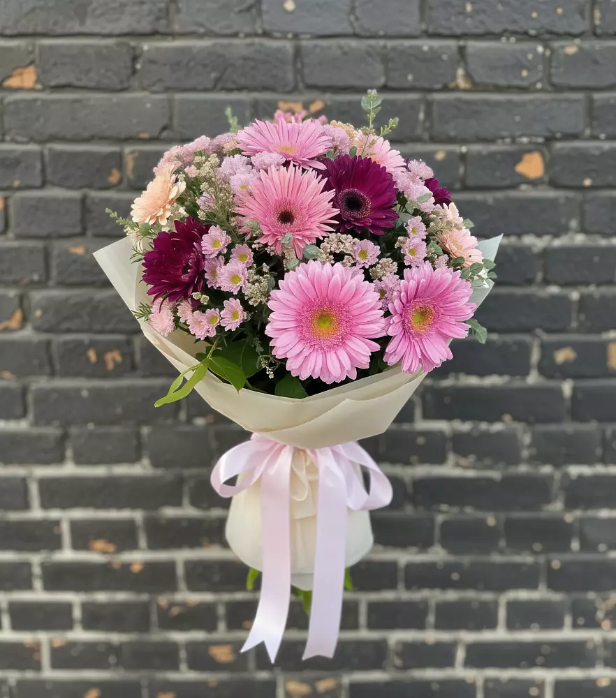 Букет цветов из: Герберы и Хризантемы в Кирсе