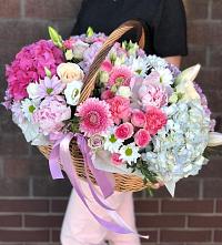 Композиция солнечный день в Кирсе Цветочная композиция из Розы, Хризантемы, Пионы и Лизиантусы в корзине в Кирсе