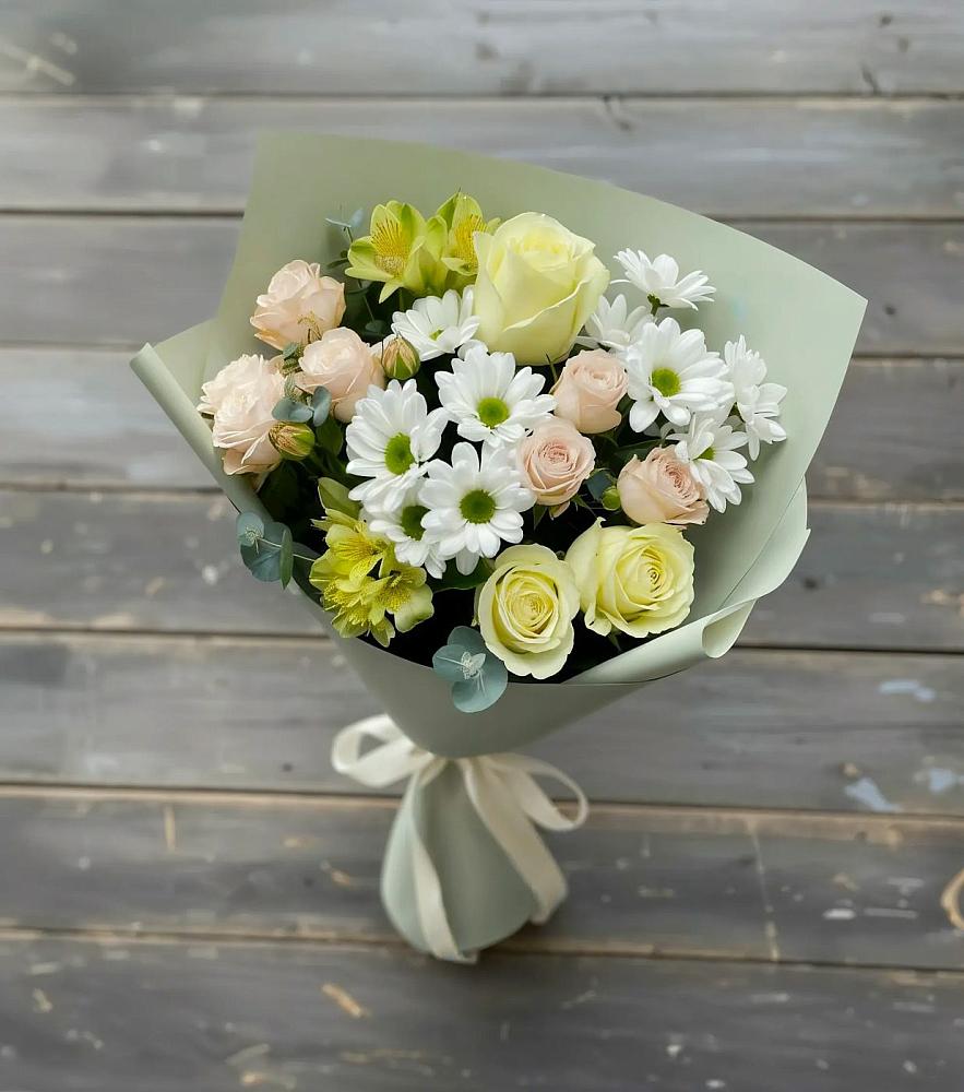 Букет цветов из: Альстромерии, Розы и Хризантемы в Кирсе