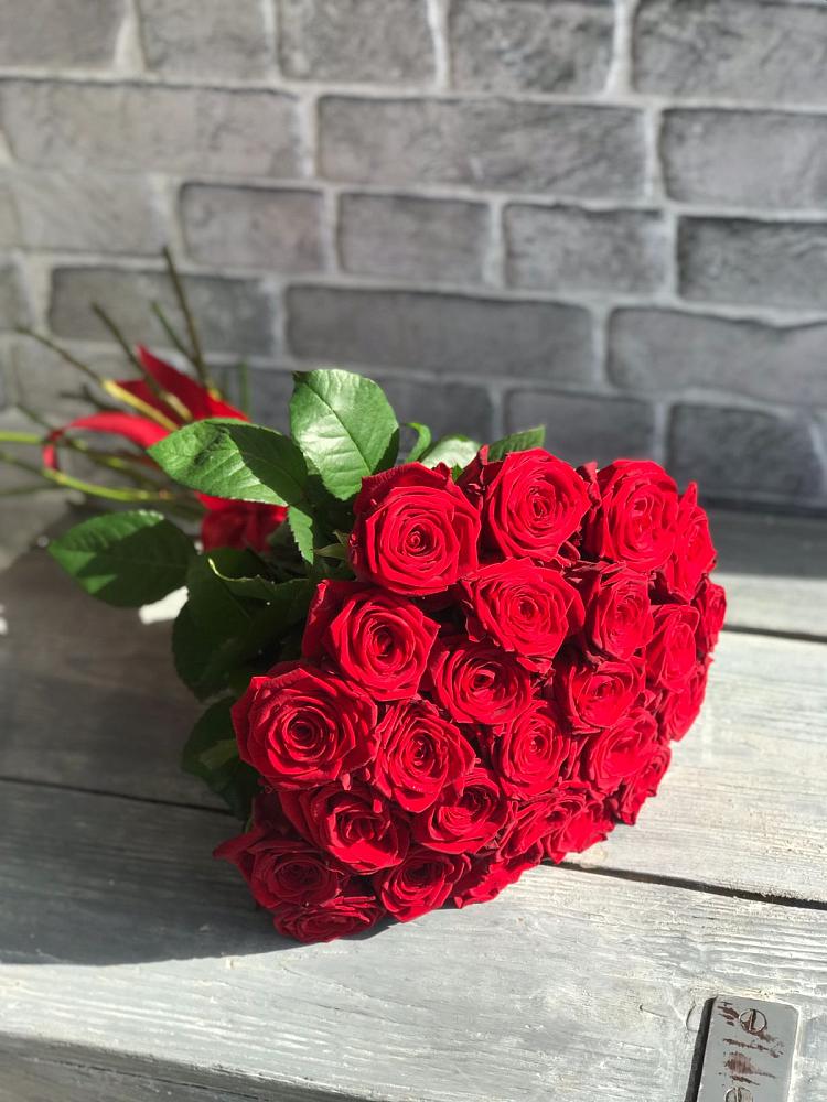 Букет Красные розы Фридом в Кирсе