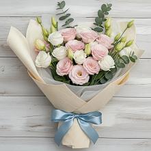 Букет цветов из:  Лизиантусы в Кирсе