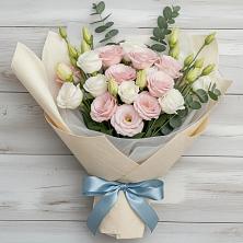 Букет цветов из:  Лизиантусы в Кирсе