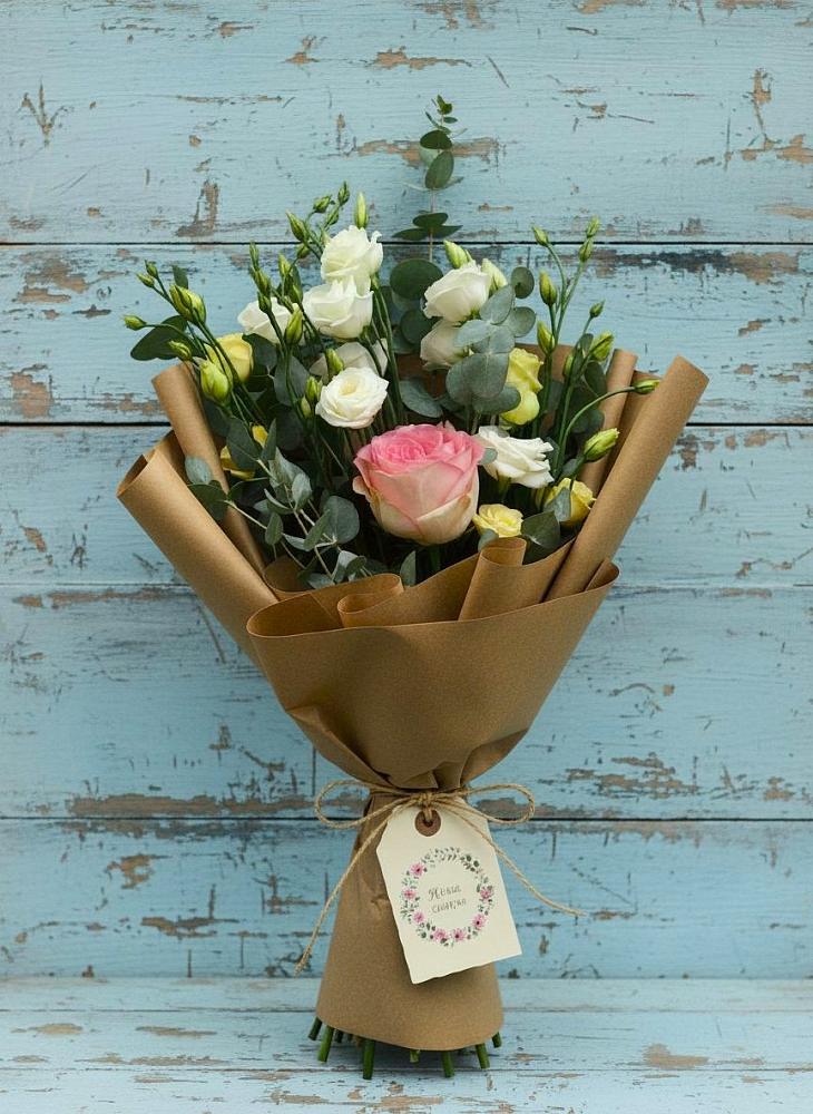 Букет цветов из: Розы и Лизиантусы в Кирсе