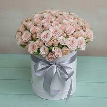 Цветочная композиция из Розы в шляпной коробке в Кирсе