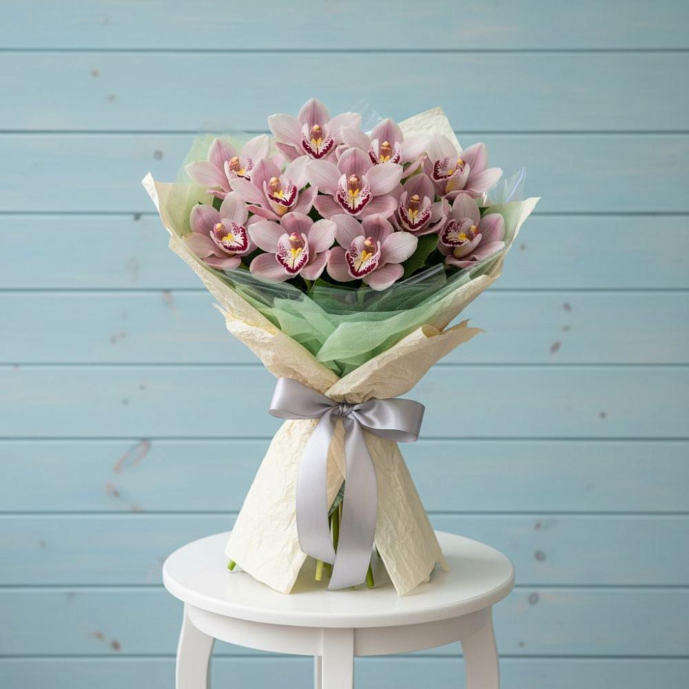Букет цветов из: Орхидеи и Розы в Кирсе