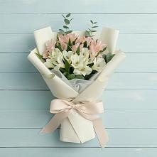 Букет цветов из:  Альстромерии в Кирсе