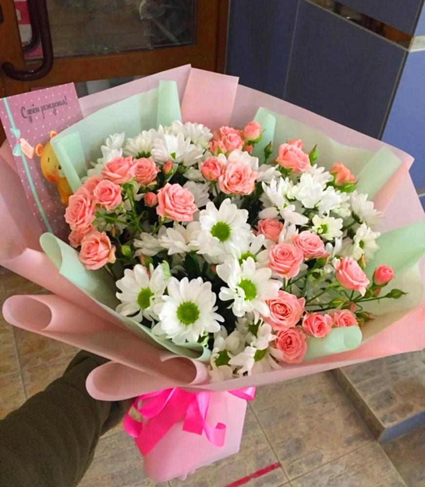 Букет цветов из: Розы и Хризантемы в Кирсе