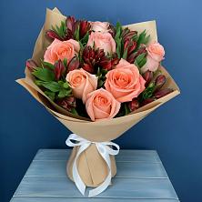 Букет цветов из:  Розы и Альстромерии в Кирсе