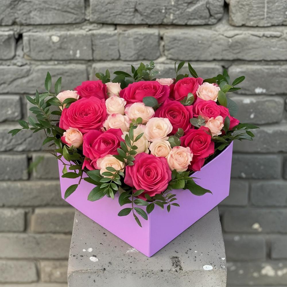 Цветочная композиция из Розы в коробке в Кирсе