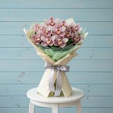 Букет цветов из:  Орхидеи и Розы в Кирсе