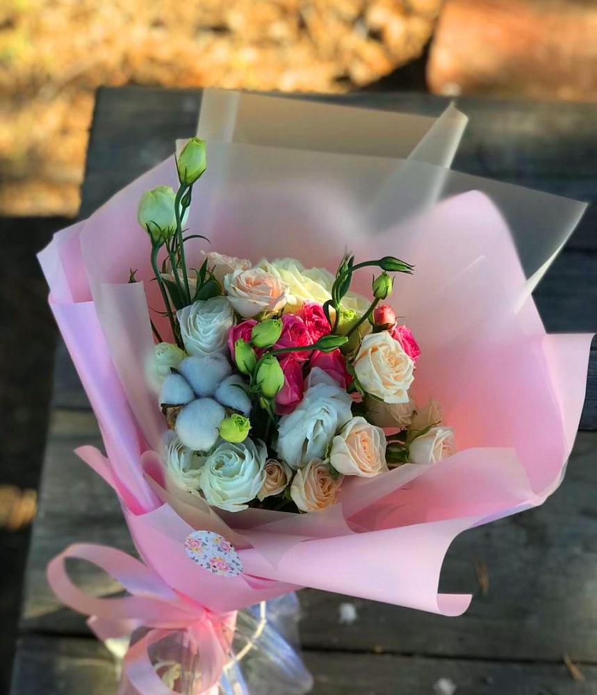 Букет цветов из: Розы и Лизиантусы в Кирсе