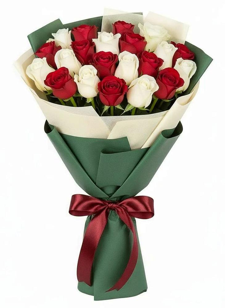 Букет Микс из красных и белых роз в Кирсе