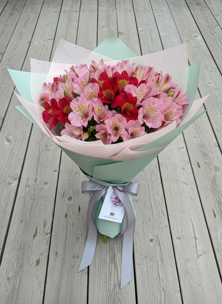 Букет цветов из: Альстромерии в Кирсе