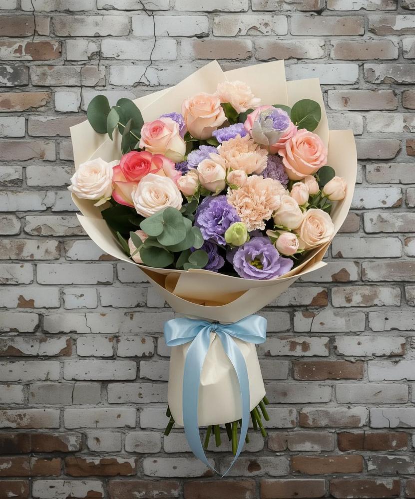 Букет цветов из: Розы, Лизиантусы и Гвоздики в Кирсе