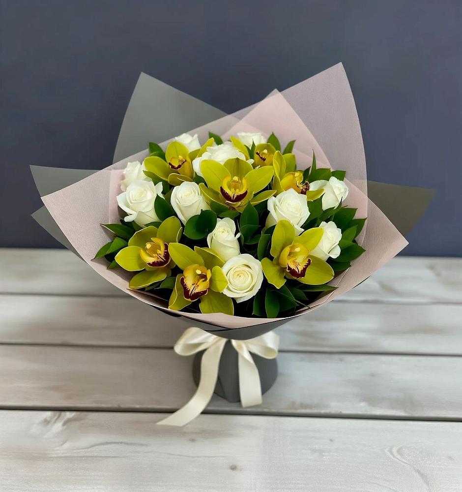 Букет цветов из: Орхидеи и Розы в Кирсе