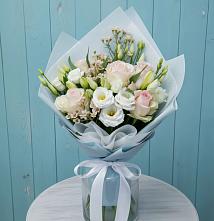 Букет цветов из:  Розы и Лизиантусы в Кирсе