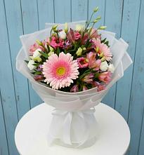 Букет цветов из:  Герберы, Альстромерии и Лизиантусы в Кирсе