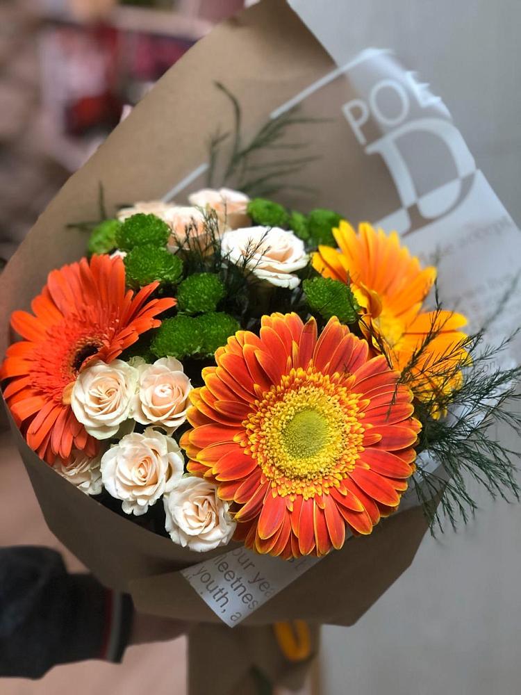 Букет цветов из: Герберы, Хризантемы и Розы в Кирсе