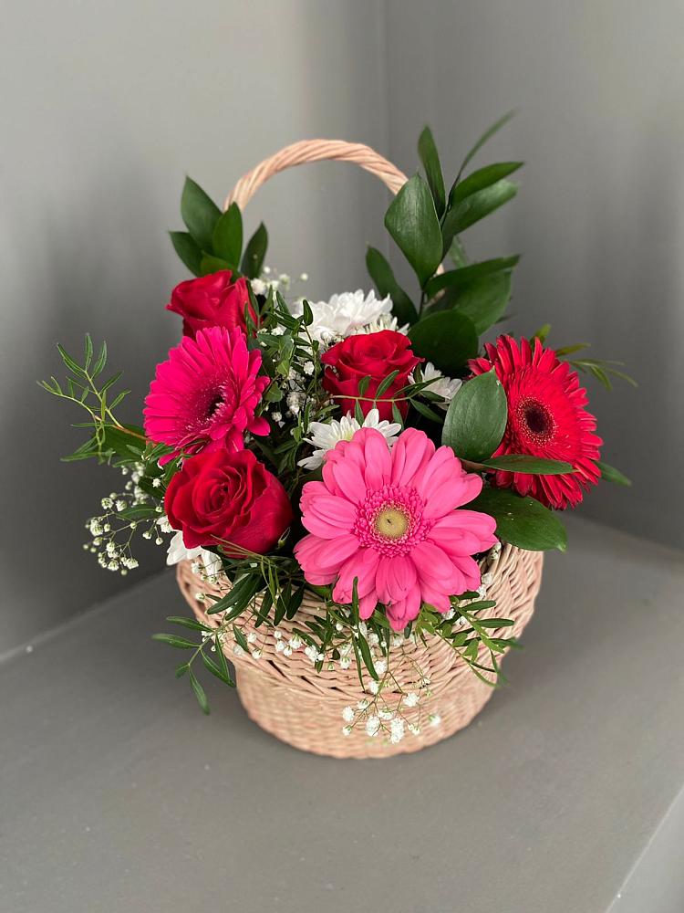 Цветочная композиция из Розы, Хризантемы и Герберы в корзине в Кирсе