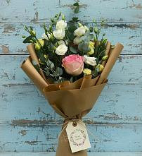 Букет цветов из:  Розы и Лизиантусы в Кирсе