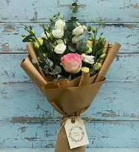 Букет цветов из:  Розы и Лизиантусы в Кирсе