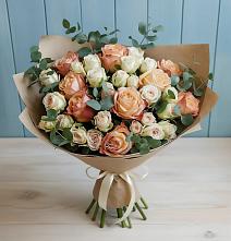 Букет цветов из:  Альстромерии и Розы в Кирсе