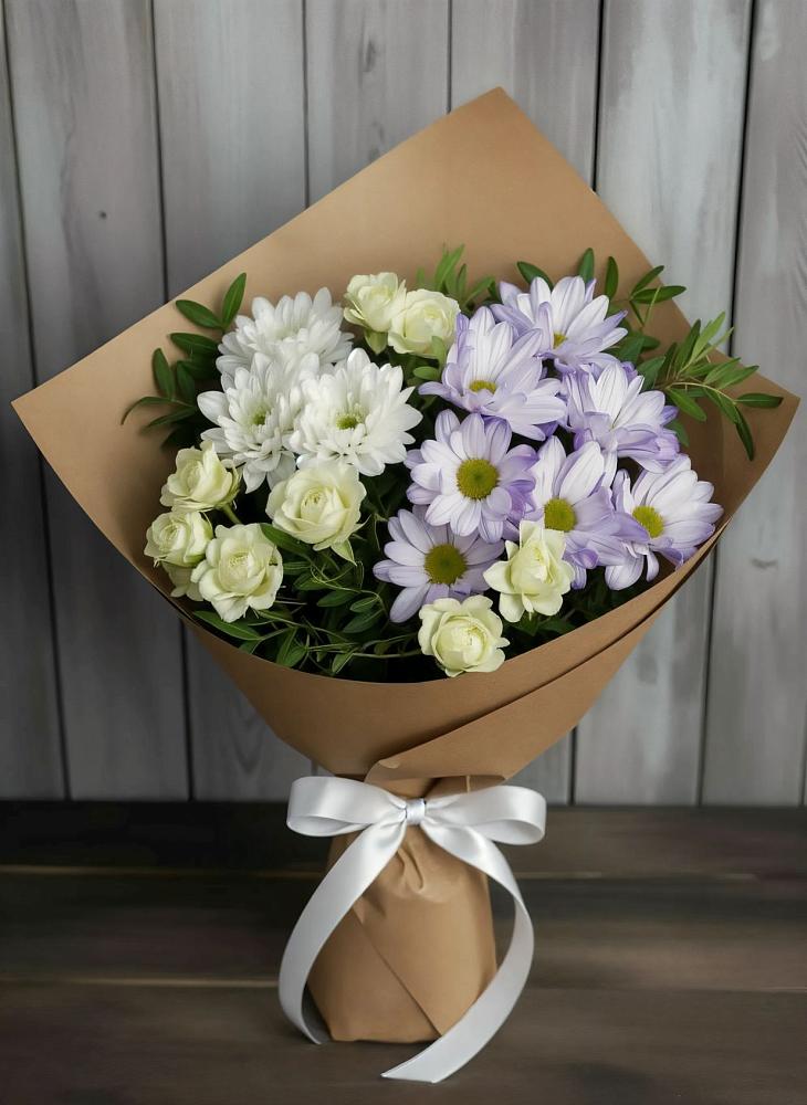 Букет цветов из: Хризантемы и Розы в Кирсе