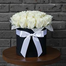 Цветочная композиция из Розы в шляпной коробке в Кирсе