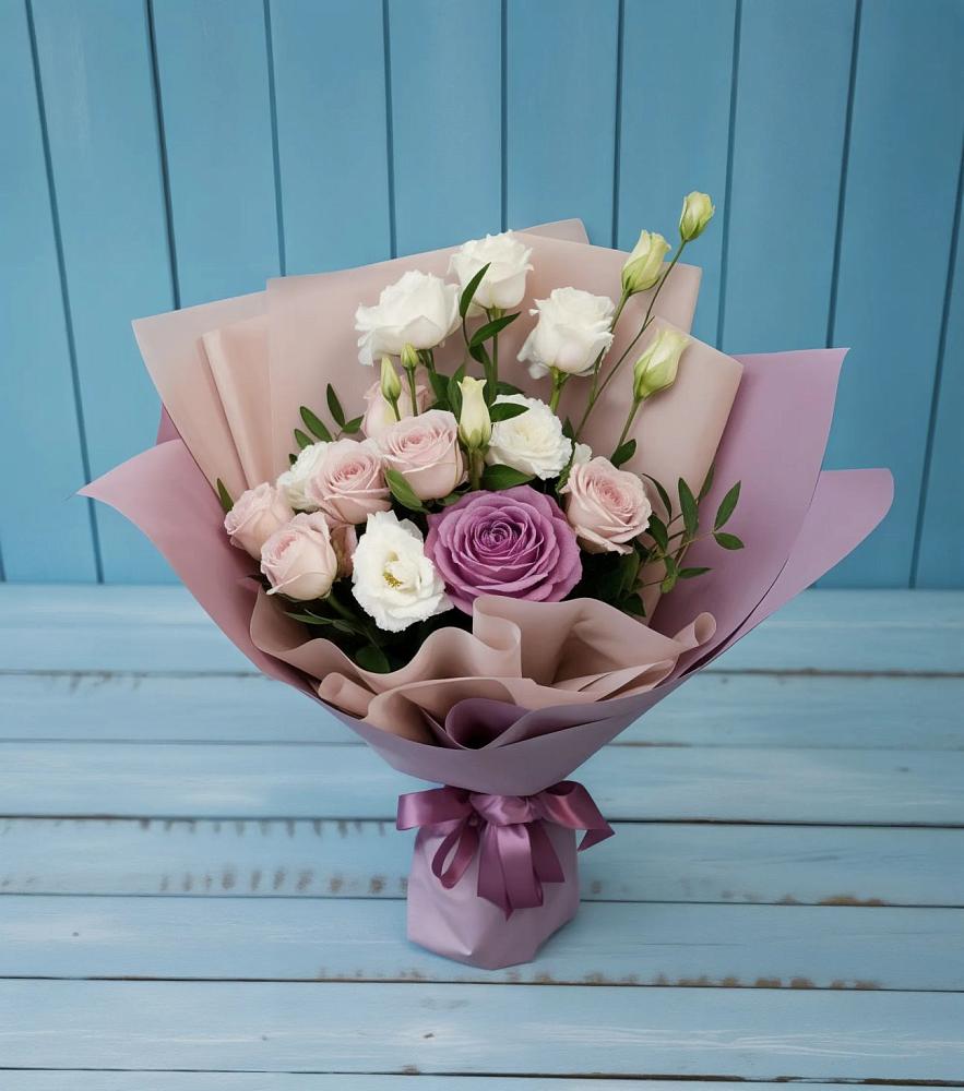 Букет цветов из: Розы и Лизиантусы в Кирсе