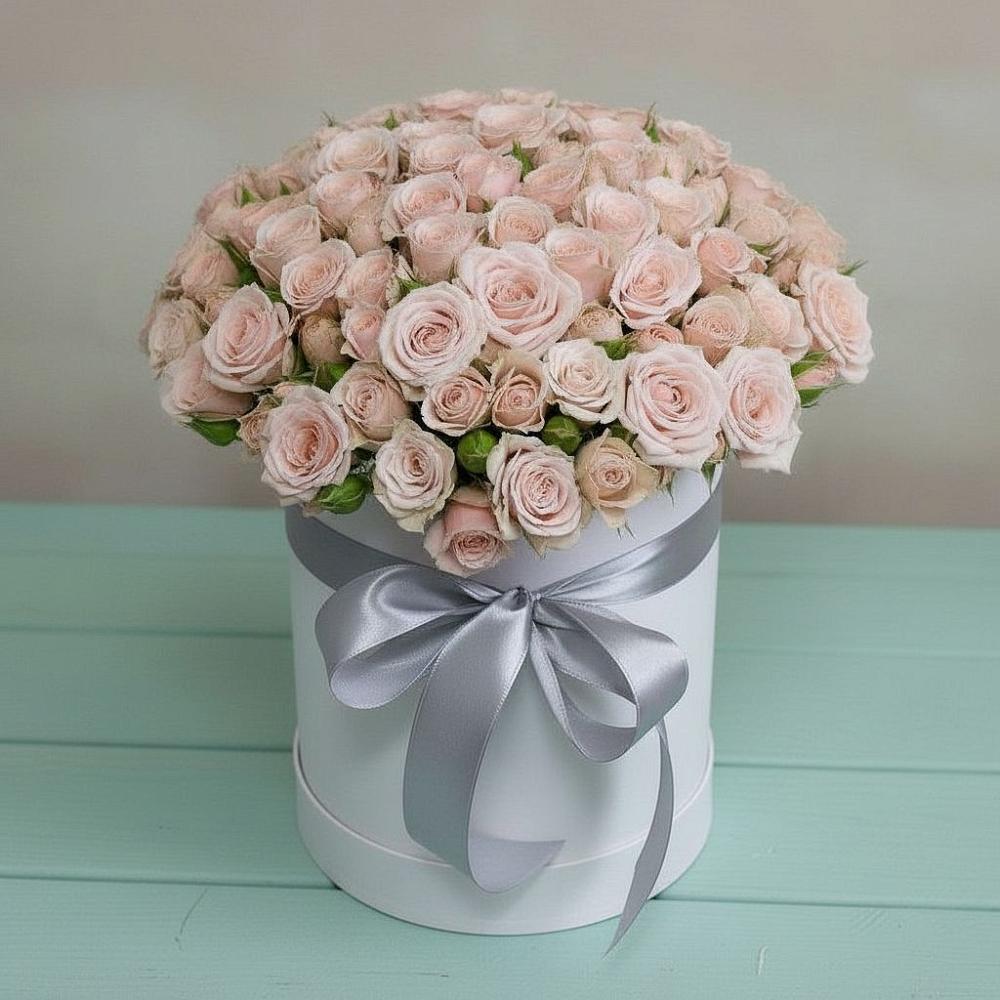 Цветочная композиция из Розы в шляпной коробке в Кирсе