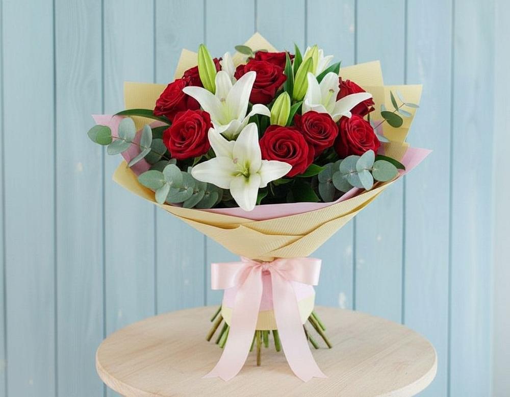 Букет цветов из: Лилии и Розы в Кирсе